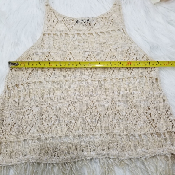 Embroidered Sleeveless Blouse, Cream Color Size M. - Picture 5 of 10